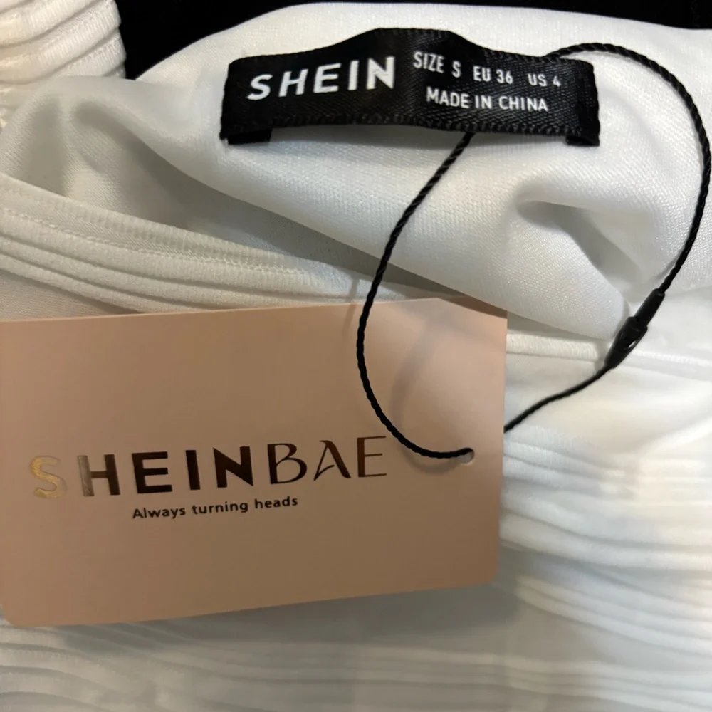 NEW W/ TAGS White Chain Strap Textured Crop Top - Picture 7 of 7